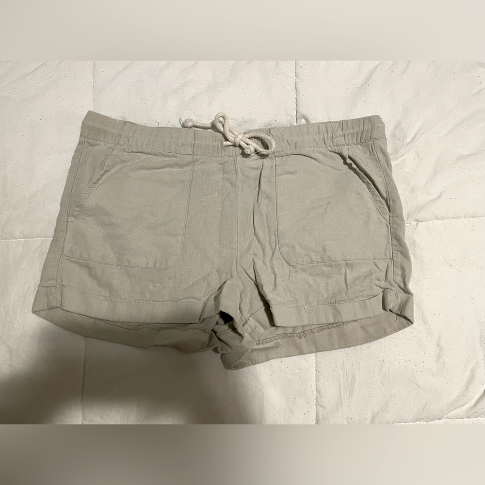 Khaki Shorts 🤍